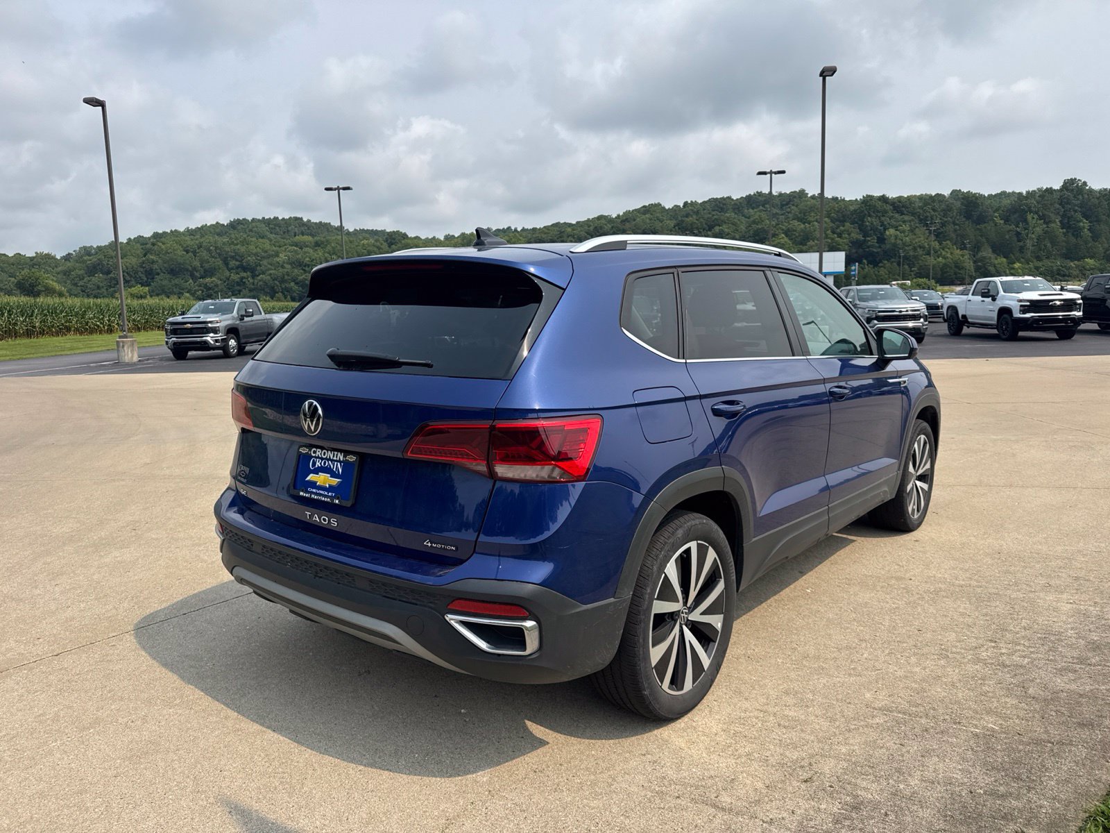 Used 2022 Volkswagen Taos SE FWD image 4