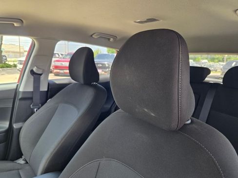 Used 2025 Hyundai Kona SEL FWD image 12