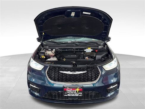 Used 2023 Chrysler Pacifica Touring-L w/ Uconnect Theater Family Group FWD image 11