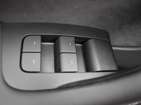 Used 2024 Tesla Model Y Long Range image 19