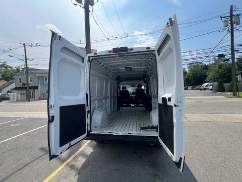 Used 2025 RAM ProMaster 2500 w/ Convenience Group FWD image 7