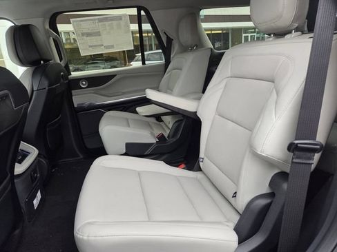 New 2026 Lincoln Navigator Reserve AWD/4WD image 17