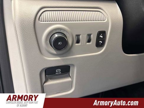 Used 2023 Jeep Wagoneer L Series II image 12