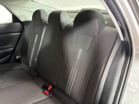 Used 2022 Hyundai Elantra SEL w/ Convenience Package FWD image 18