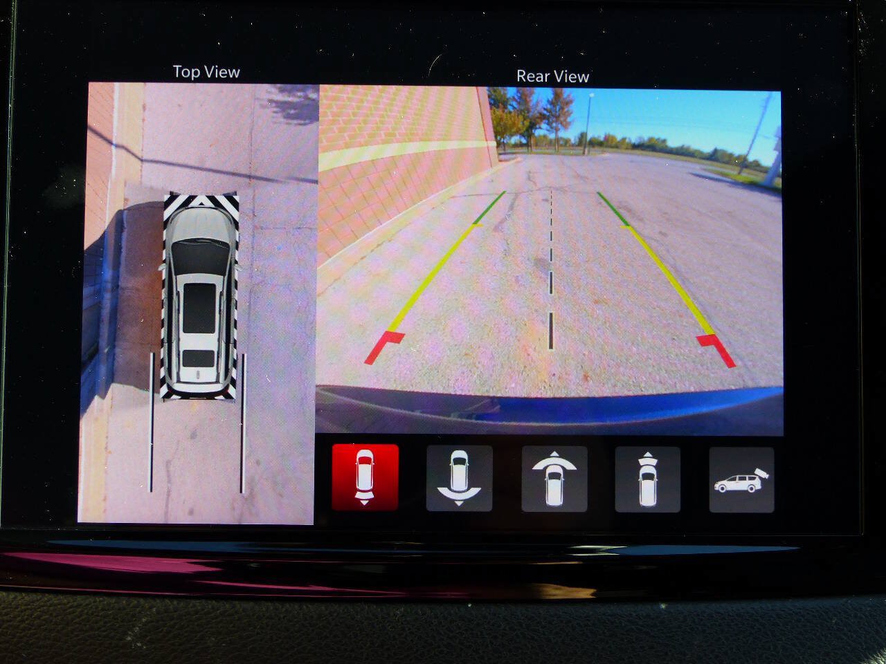 Used 2025 Chrysler Pacifica Select FWD image 54