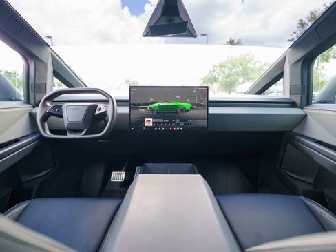 Used 2025 Tesla Cybertruck AWD Crew Cab image 17