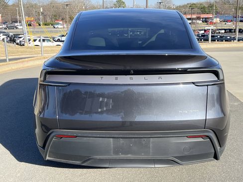 Used 2026 Tesla Model Y AWD image 9