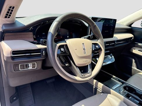 Used 2023 Lincoln Corsair Reserve w/ Equipment Group 201A FWD image 9