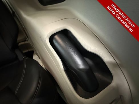 Used 2023 Chrysler Pacifica Touring-L w/ Uconnect Theater Family Group AWD/4WD image 38