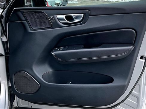 Certified 2023 Volvo XC60 B5 Plus w/ Climate Package image 22