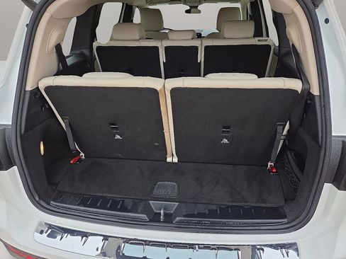 Used 2021 Mercedes-Benz GLB 250 w/ Premium Package image 17