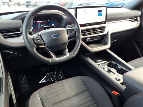 Used 2025 Ford Explorer ST-Line w/ ST-Line Street Pack image 11