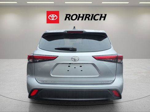 Used 2023 Toyota Highlander LE image 7