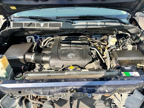 Used 2012 Toyota Tundra 4x4 CrewMax w/ SR5 Pkg image 10