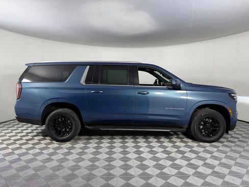 Used 2026 Chevrolet Suburban LT w/ Comfort Package AWD/4WD image 5