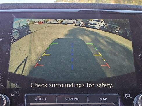 Used 2022 Nissan Titan SV w/ SV Convenience Package image 23