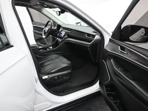 Used 2022 Jeep Grand Cherokee L Limited image 13