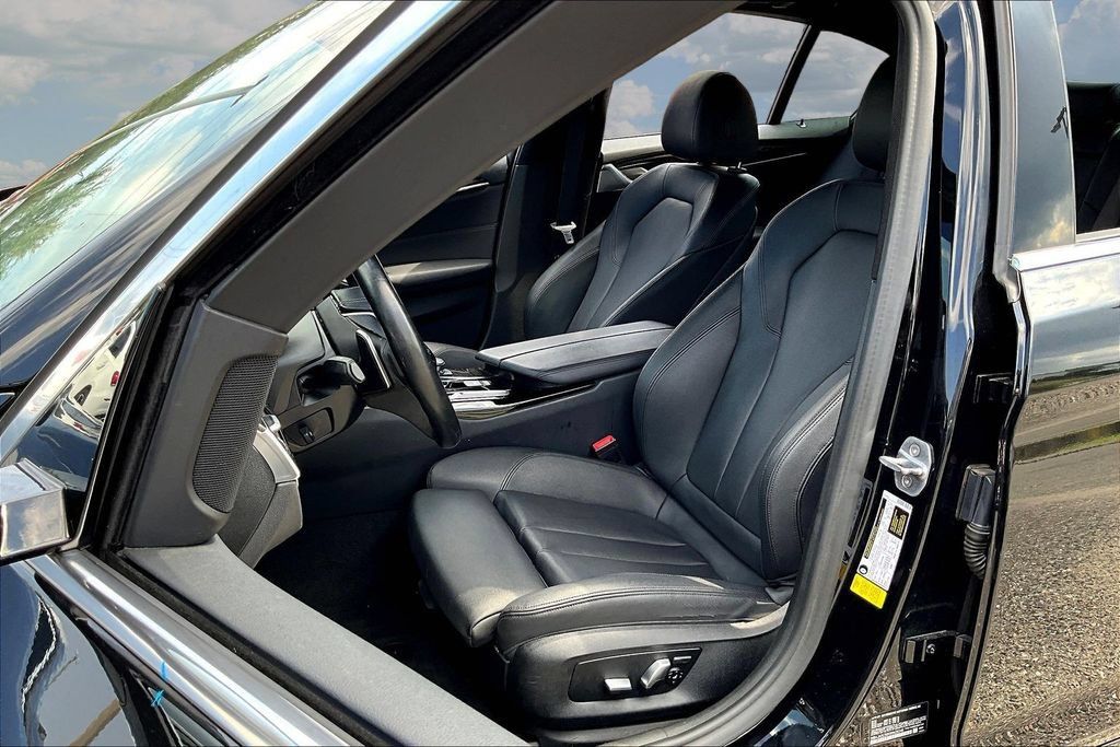 Used 2019 BMW 530i w/ Convenience Package RWD image 20