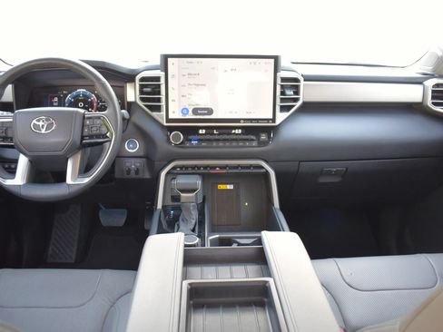 Used 2024 Toyota Tundra Limited AWD/4WD image 60