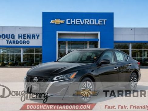 Used 2025 Nissan Altima 2.5 SV FWD image 1