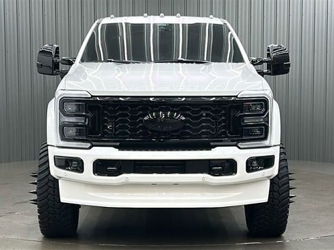 Used 2025 Ford F450 Platinum w/ FX4 Off-Road Package image 8