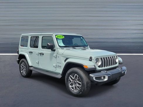 Used 2024 Jeep Wrangler Unlimited Sahara AWD/4WD image 2