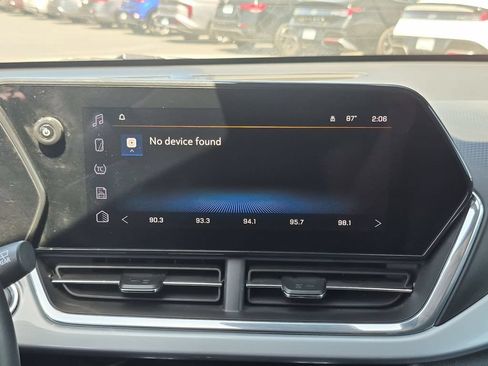 Used 2025 Chevrolet Trax LT w/ LT Convenience Package FWD image 19