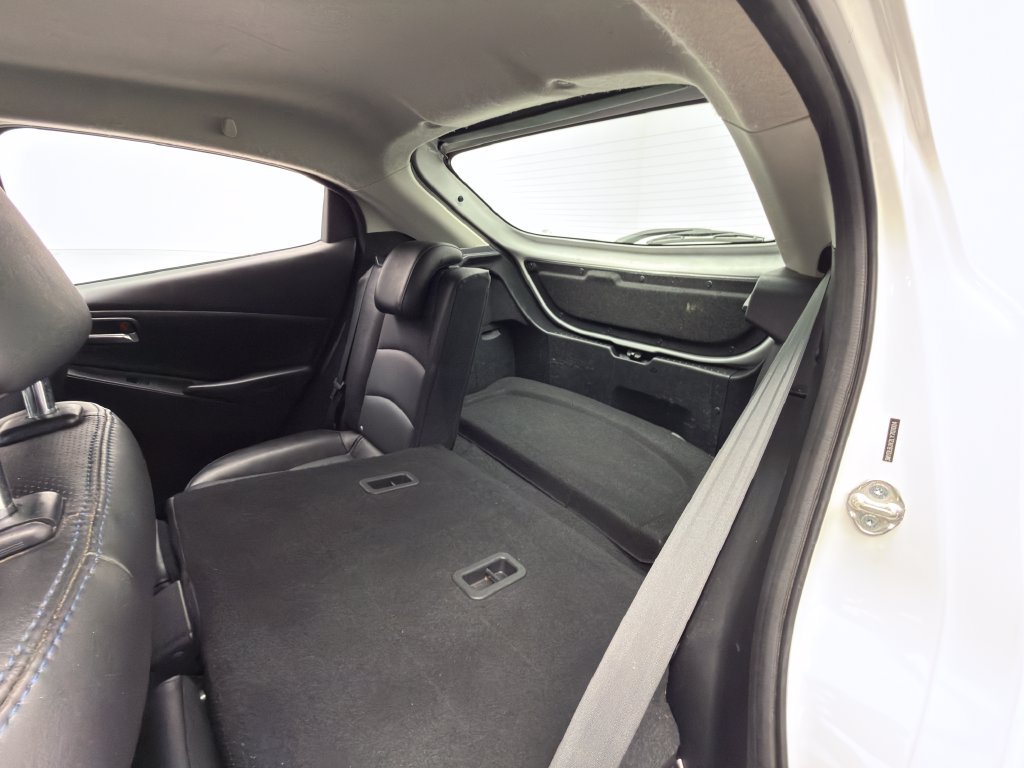 Used 2020 Toyota Yaris XLE FWD image 35