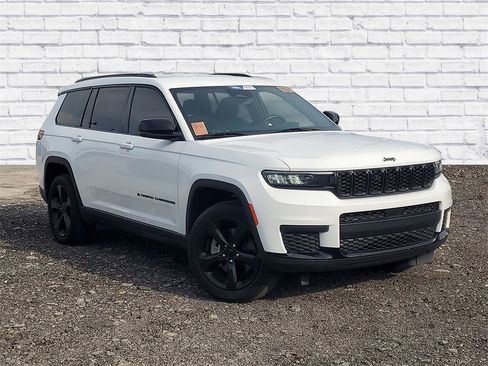 Used 2022 Jeep Grand Cherokee L Laredo image 1