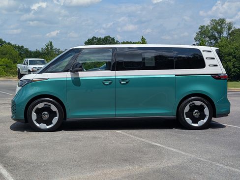 Used 2025 Volkswagen ID. Buzz Pro S Plus RWD image 6