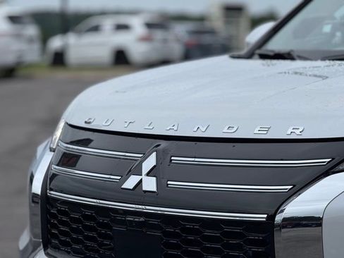 New 2025 Mitsubishi Outlander SE image 5