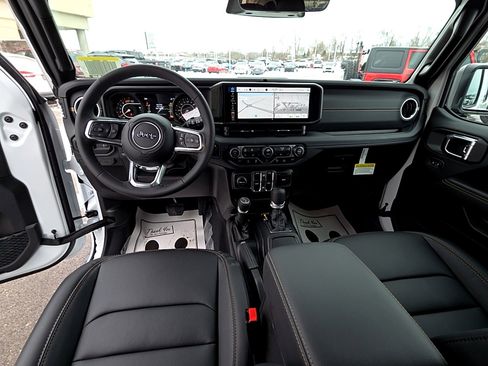New 2026 Jeep Wrangler Unlimited Sahara AWD/4WD image 11