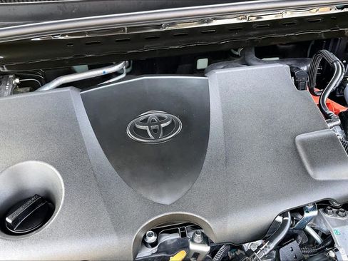 Used 2025 Toyota Camry SE FWD image 32