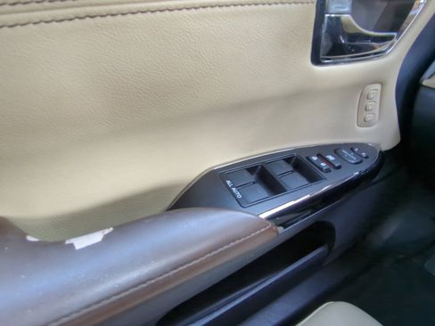 Used 2013 Toyota Avalon Limited FWD image 32