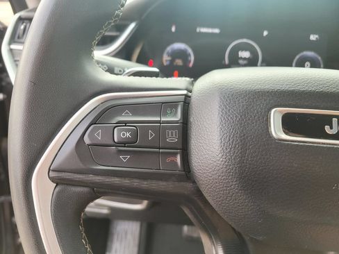 Used 2024 Jeep Grand Cherokee Laredo RWD image 28