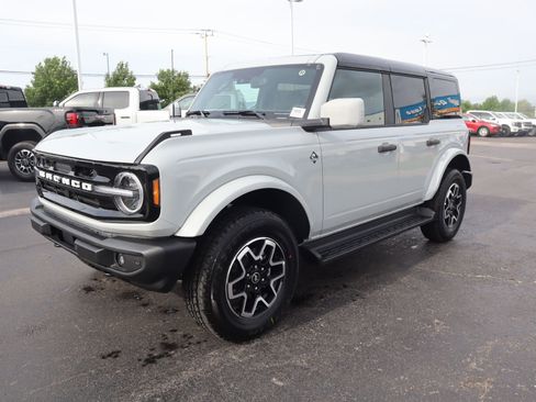 New 2026 Ford Bronco Outer Banks AWD/4WD image 13