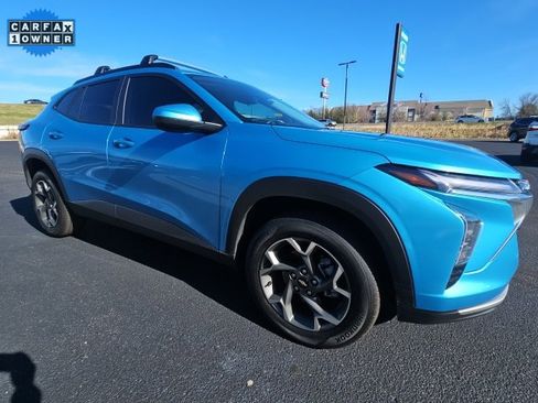 Used 2025 Chevrolet Trax LT w/ Driver Confidence Package image 3