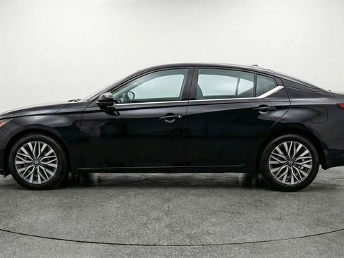 Used 2025 Nissan Altima 2.5 SV FWD image 5