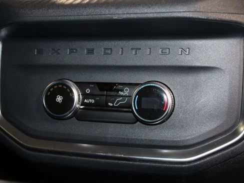 Used 2025 Ford Expedition Active AWD/4WD image 40