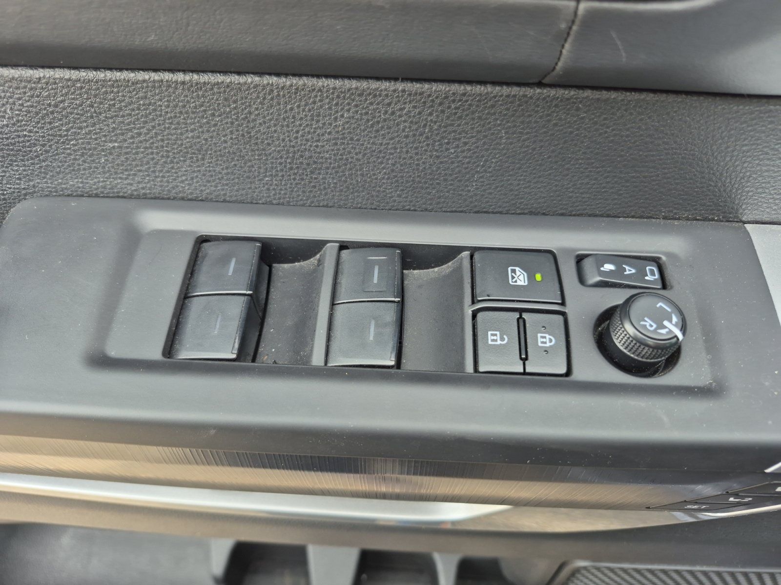 Used 2025 Toyota Sequoia Platinum AWD/4WD image 15