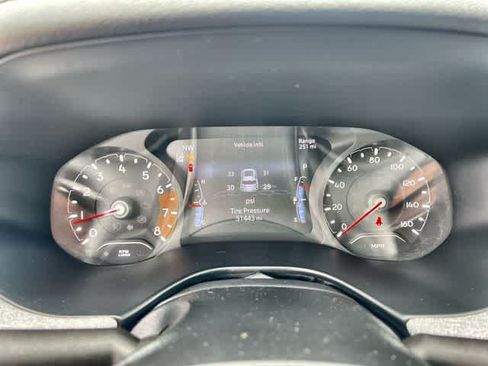 Used 2022 Jeep Compass Latitude FWD image 19