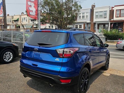 Used 2017 Ford Escape SE w/ SE Sport Appearance Package FWD image 4
