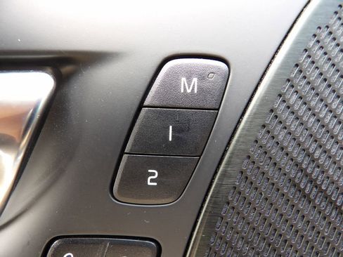 Used 2022 Volvo XC60 T8 Inscription w/ Advanced Package image 13