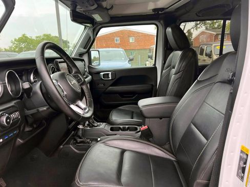 Used 2022 Jeep Wrangler Unlimited Sahara w/ Cold Weather Group image 14