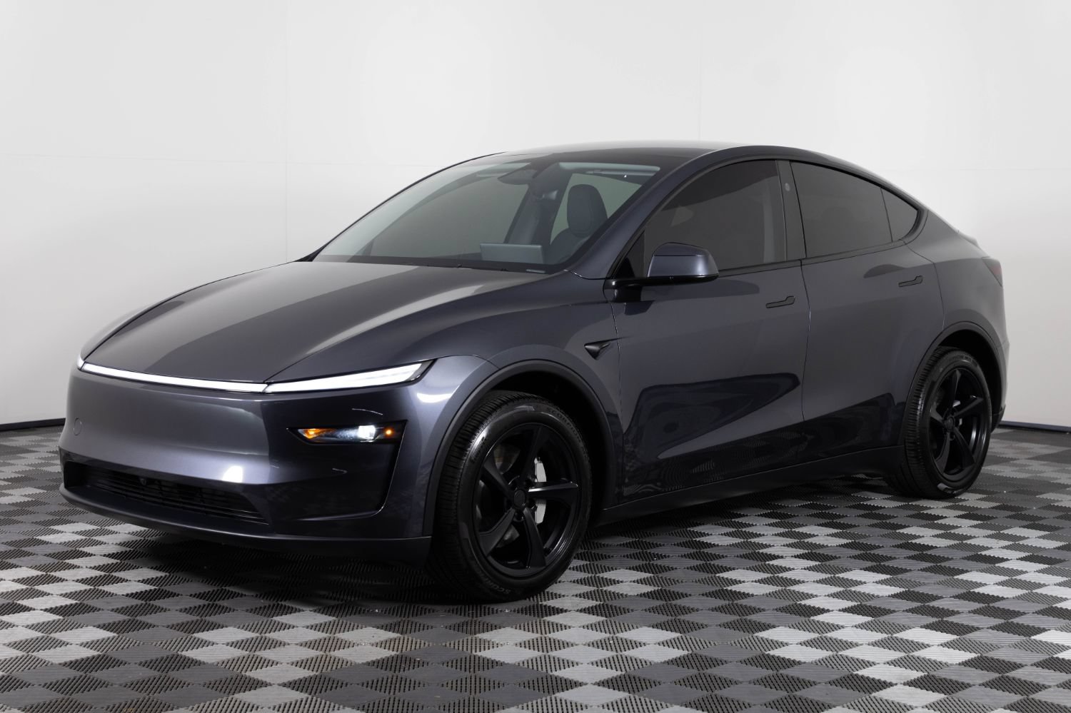 Used 2026 Tesla Model Y Long Range RWD image 1