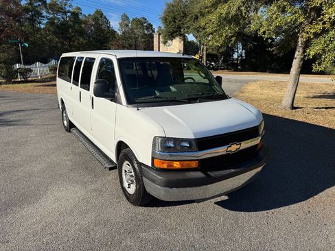 Used 2016 Chevrolet Express 3500 LT w/ LT Preferred Equipment Group image 37