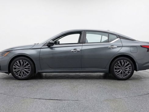 Used 2025 Nissan Altima 2.5 SV FWD image 5