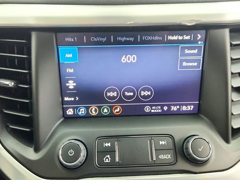 Used 2023 GMC Acadia SLT image 24