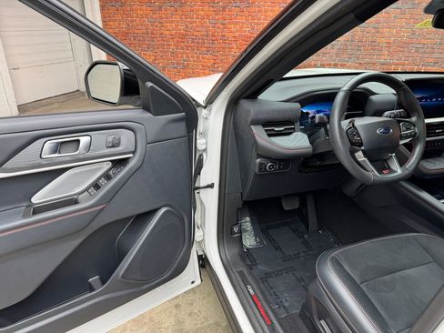 Used 2025 Ford Explorer ST w/ Sun And Sound Package AWD/4WD image 8