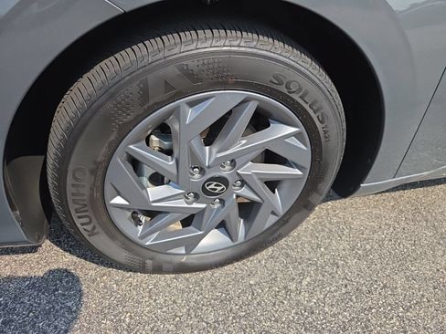 Used 2025 Hyundai Elantra Hybrid FWD image 15